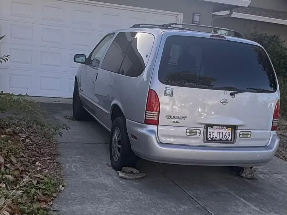 1998 Nissan Quest - Image 3 of 7
