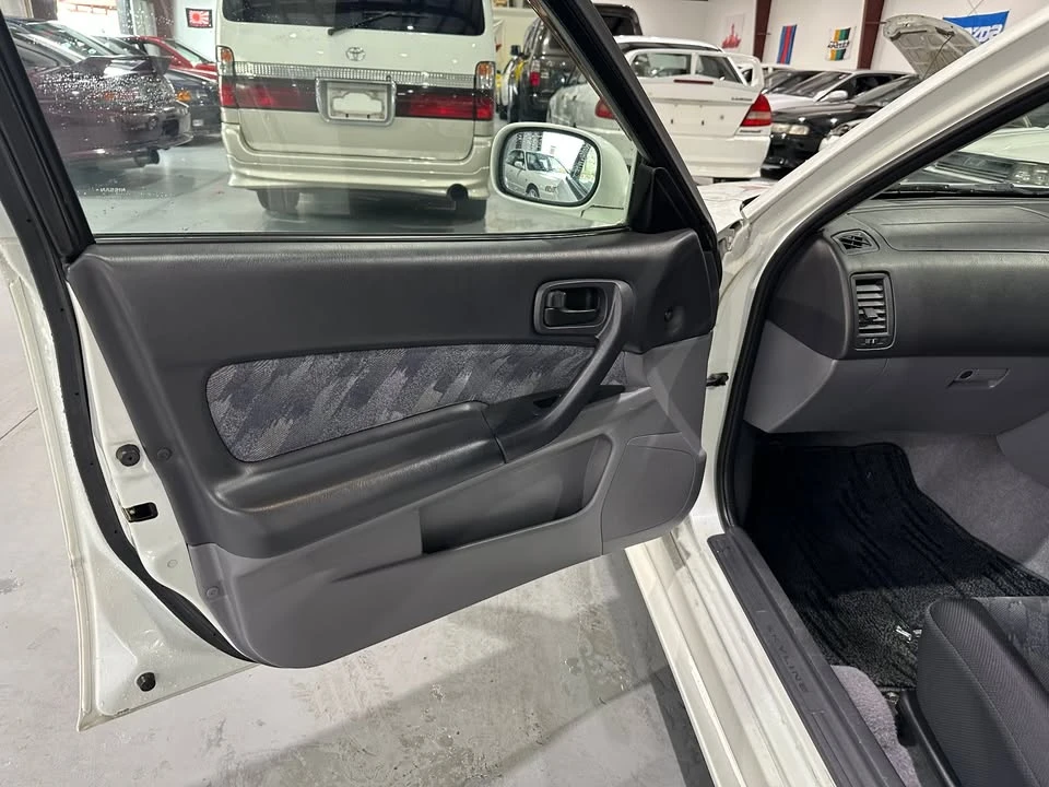 1998 Nissan Skyline - Image 9 of 13