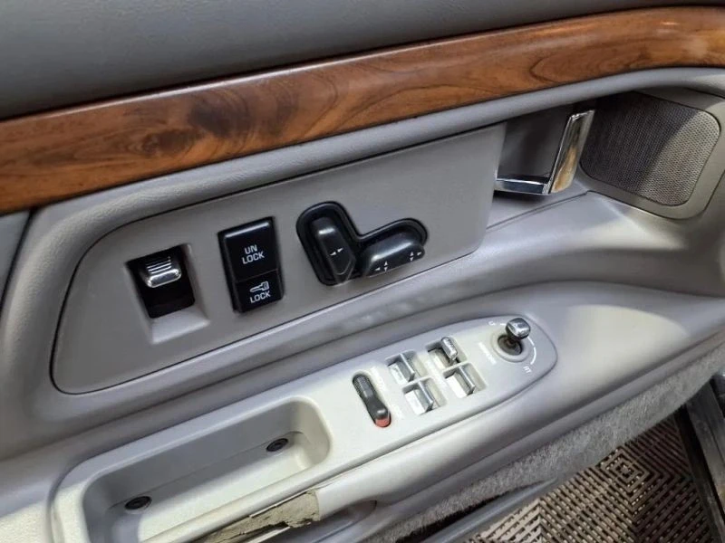1998 Oldsmobile 88 - Image 10 of 12