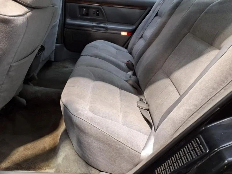 1998 Oldsmobile 88 - Image 9 of 12