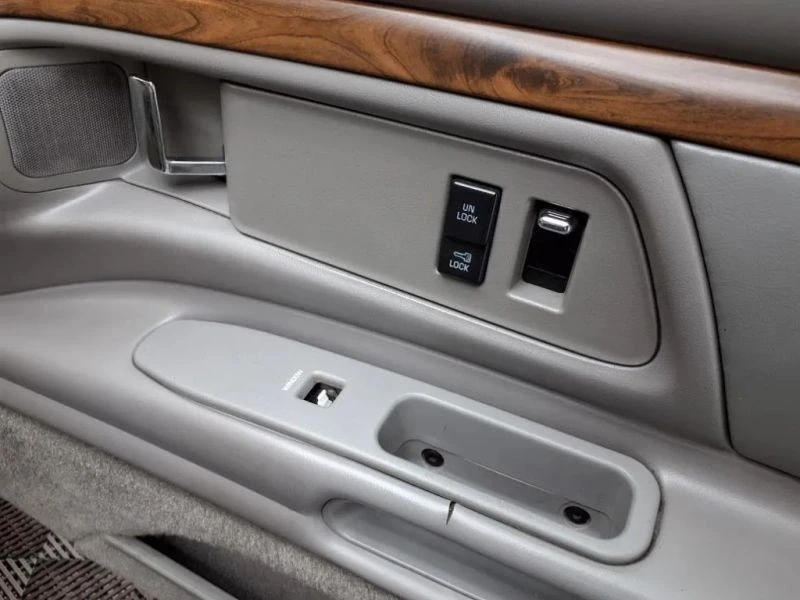 1998 Oldsmobile 88 - Image 7 of 12