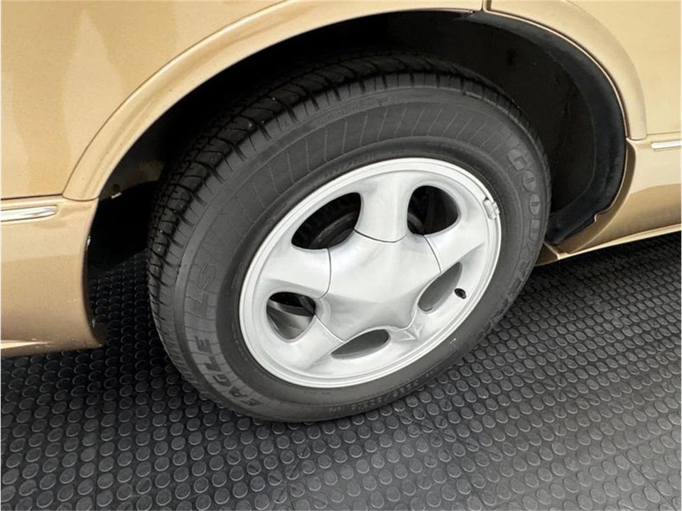 1998 Oldsmobile - Image 22 of 31
