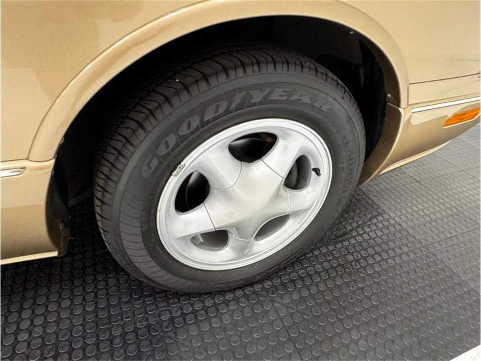 1998 Oldsmobile - Image 23 of 31