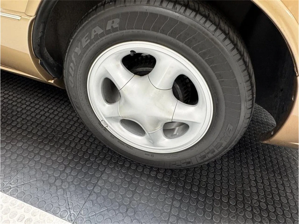 1998 Oldsmobile - Image 19 of 31