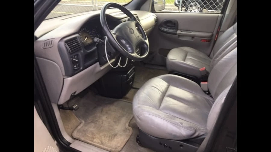 1998 Oldsmobile Silhouette - Image 2 of 3