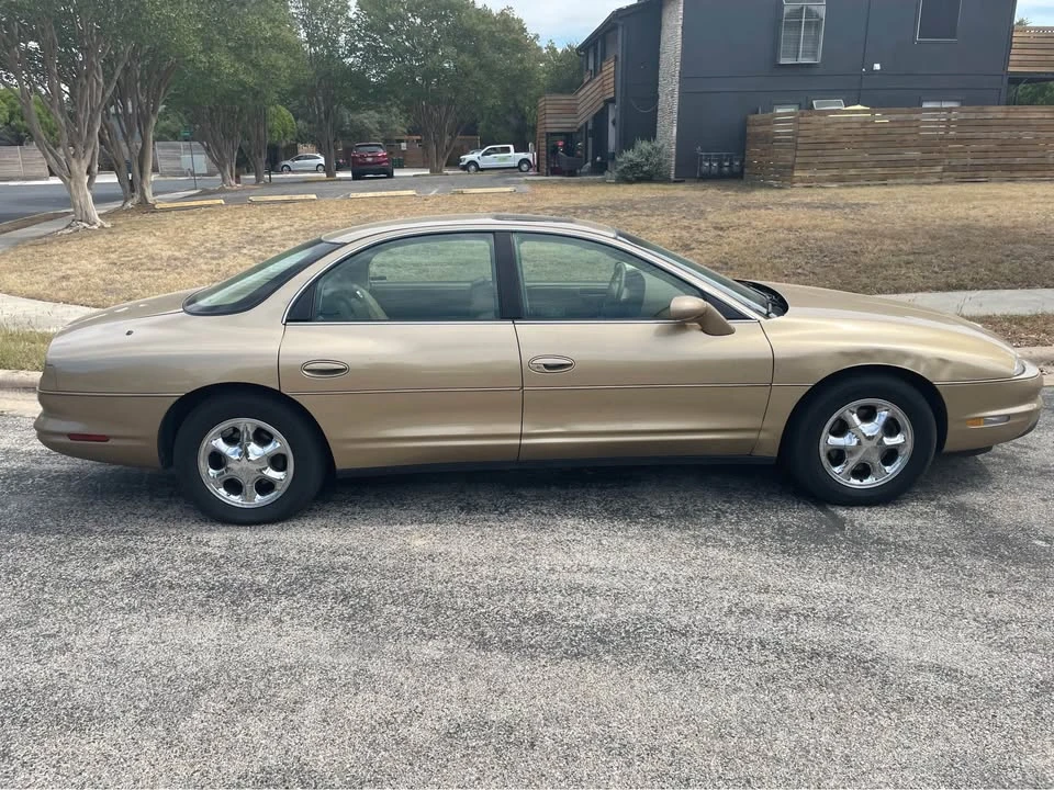 1998 Oldsmobile Aurora - Image 2 of 10