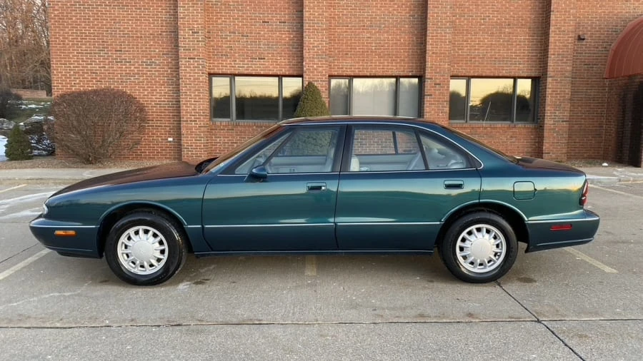 1998 Oldsmobile 88 - Image 2 of 15