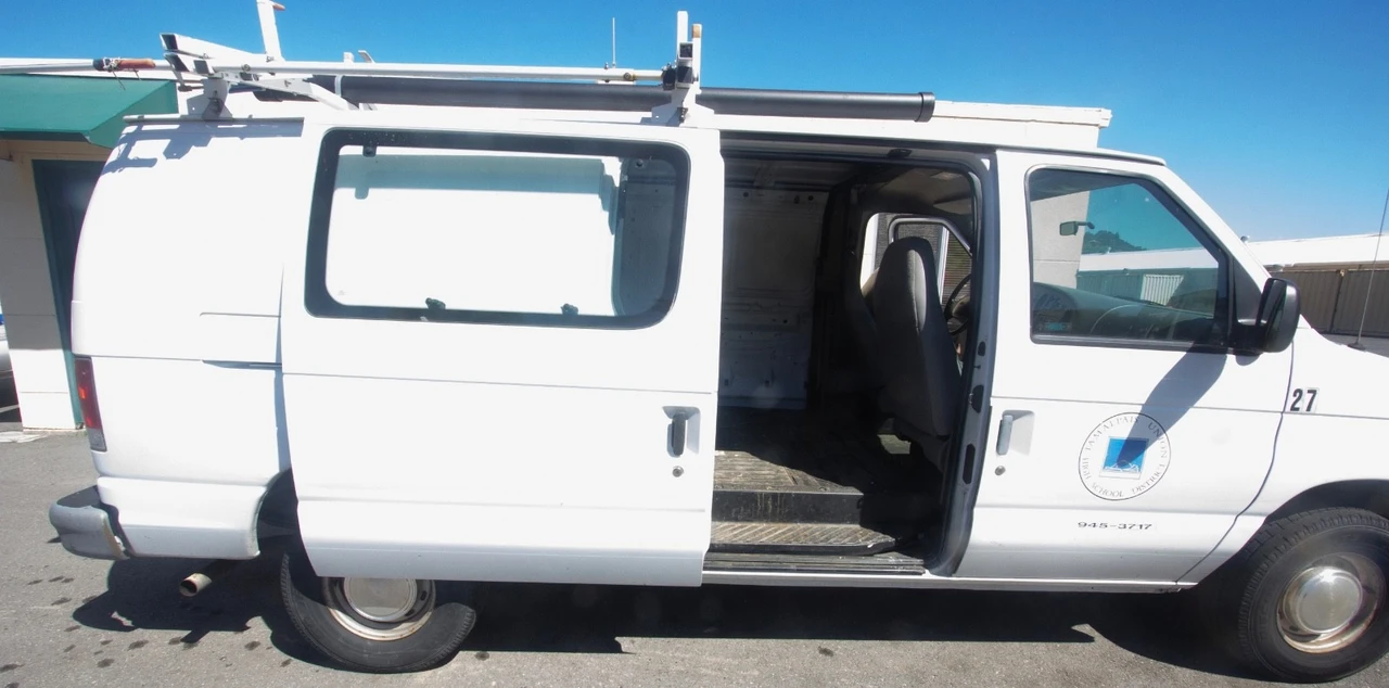 1998 Ford Econoline Van - Image 9 of 14