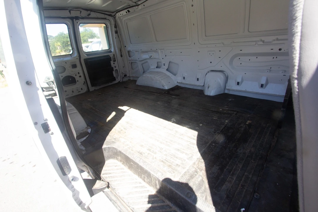 1998 Ford Econoline Van - Image 10 of 14