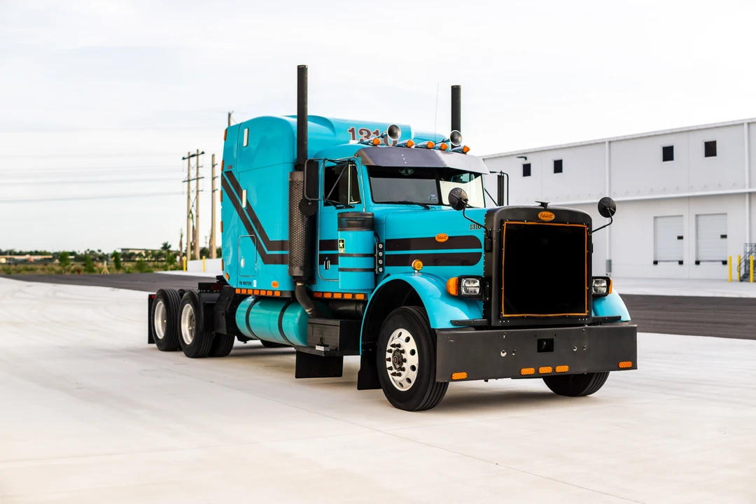 1998 Peterbilt 379 - Image 8 of 31