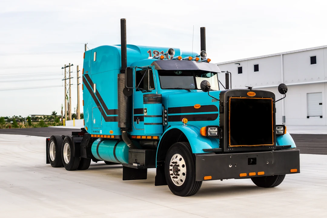 1998 Peterbilt 379 - Image 5 of 31