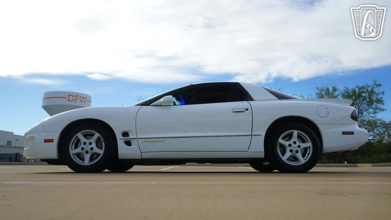 1998 Pontiac Firebird 4th Gen - Image 9 of 12