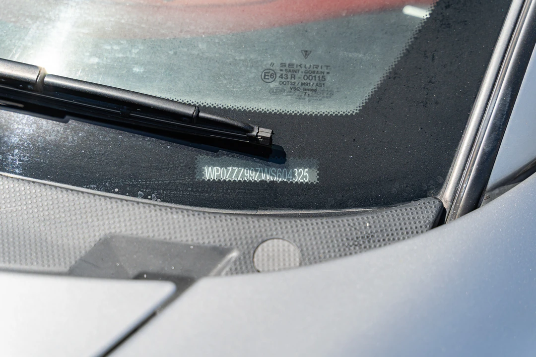 1998 Porsche 996 Carrera - Image 25 of 31