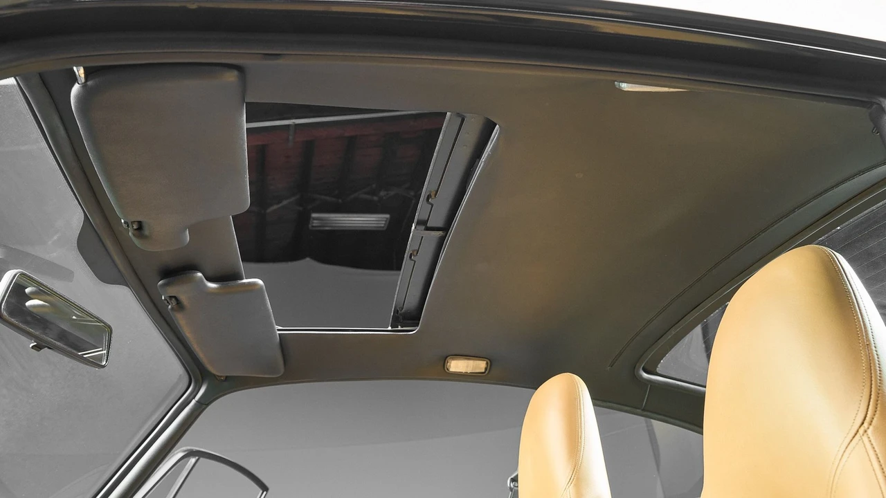 1998 Porsche 993 Carrera 4S - Image 16 of 18