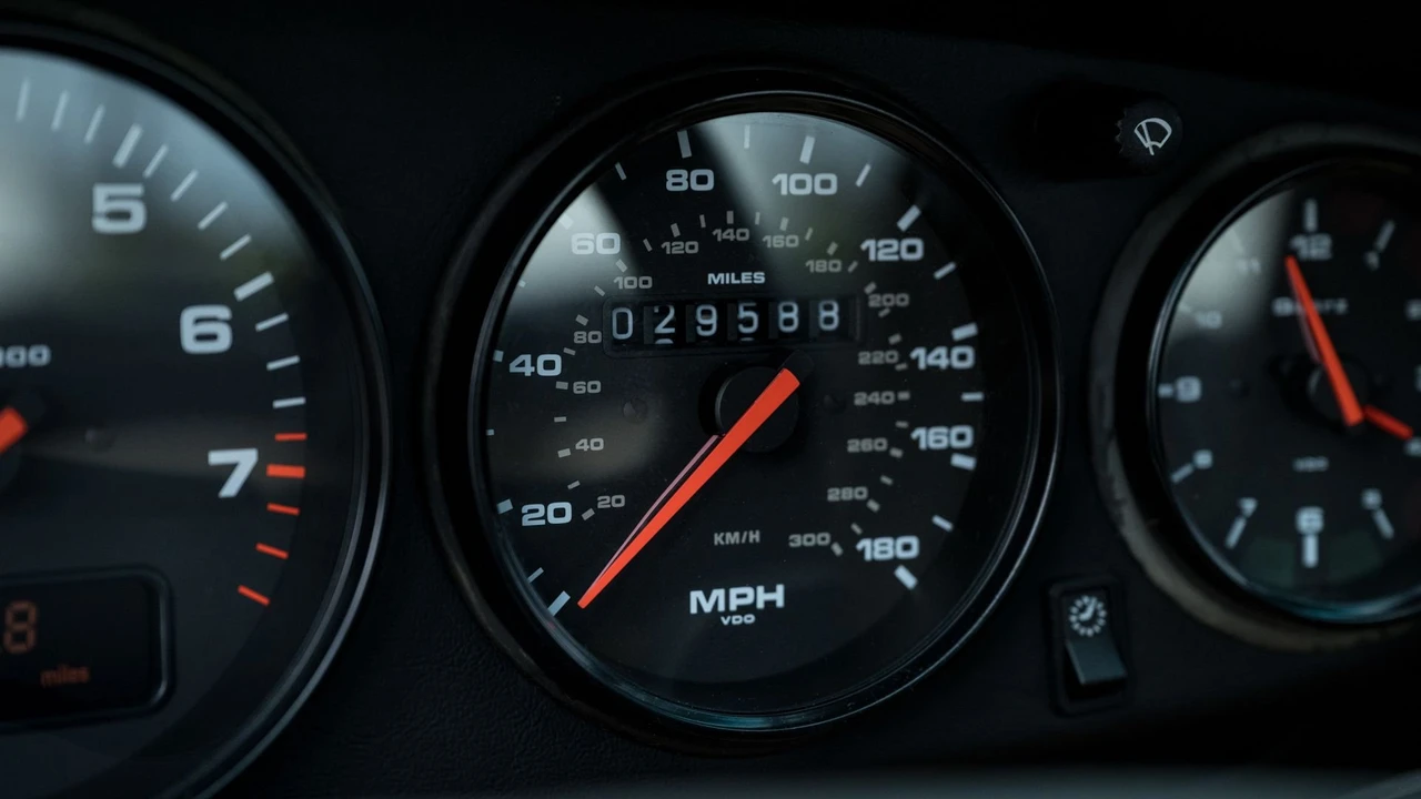 1998 Porsche 993 Carrera 4S - Image 10 of 31