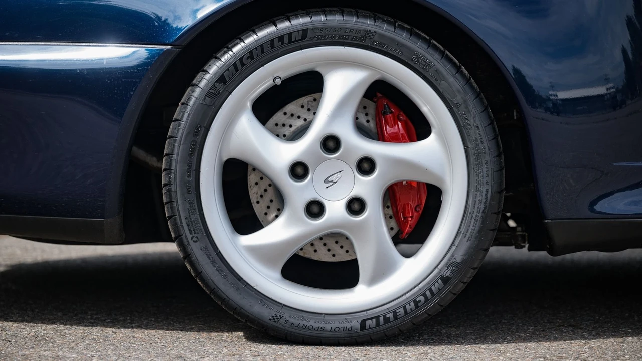 1998 Porsche 993 Carrera 4S - Image 26 of 31