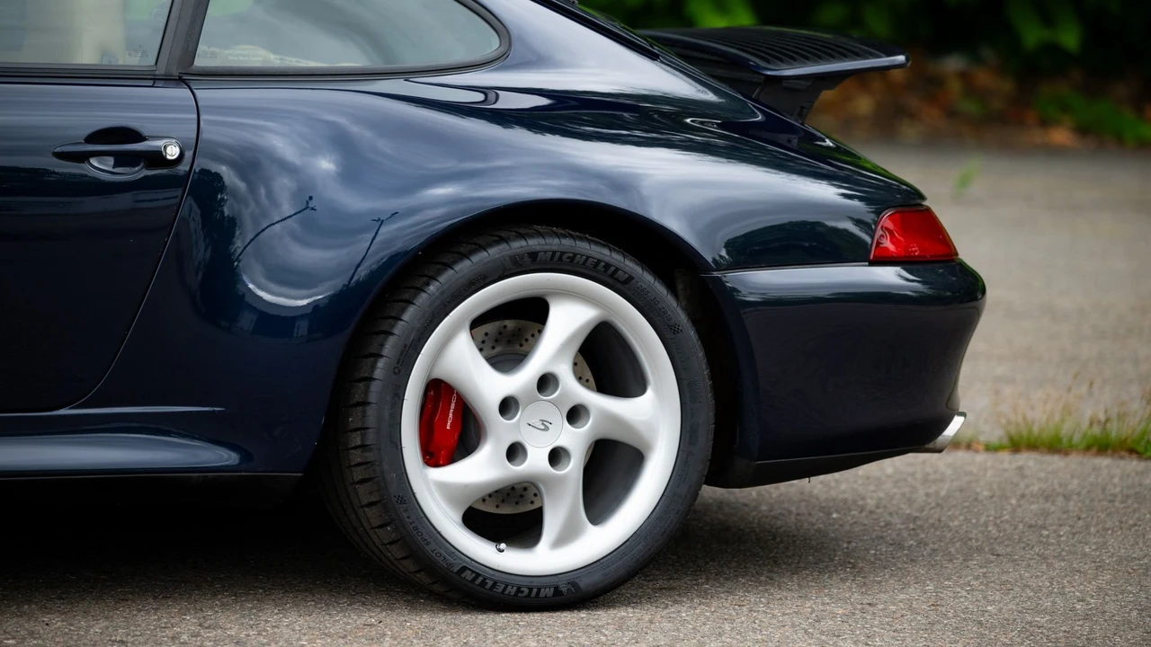 1998 Porsche 993 Carrera 4S - Image 15 of 31