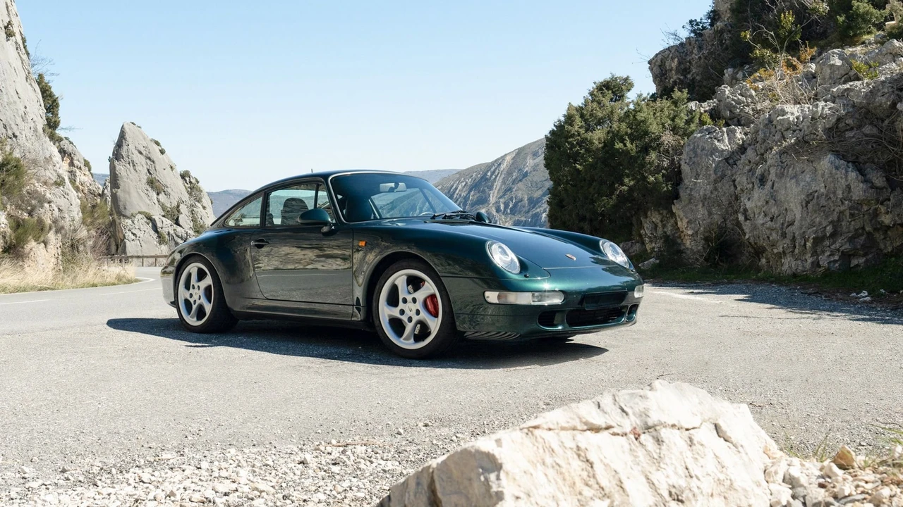 1998 Porsche 993 Carrera 4S - Image 13 of 31