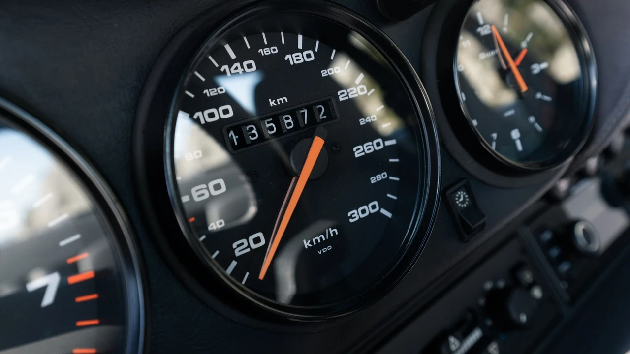 1998 Porsche 993 Carrera 4S - Image 23 of 31