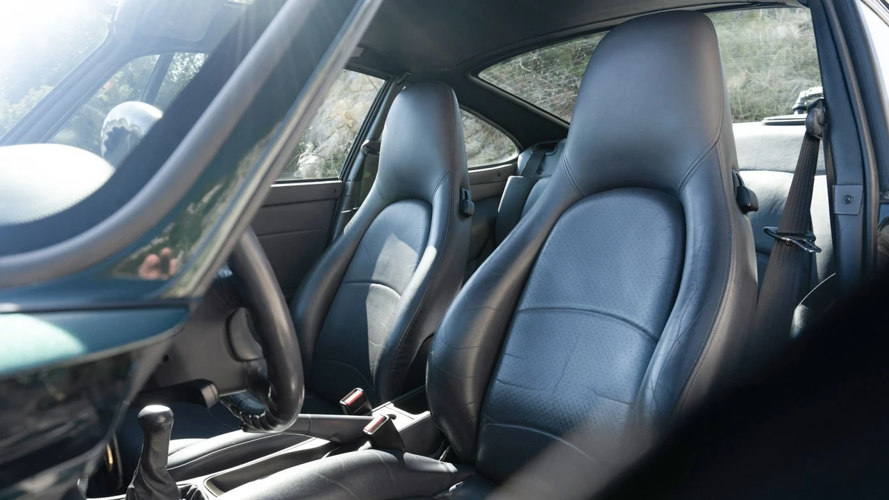 1998 Porsche 993 Carrera 4S - Image 25 of 31