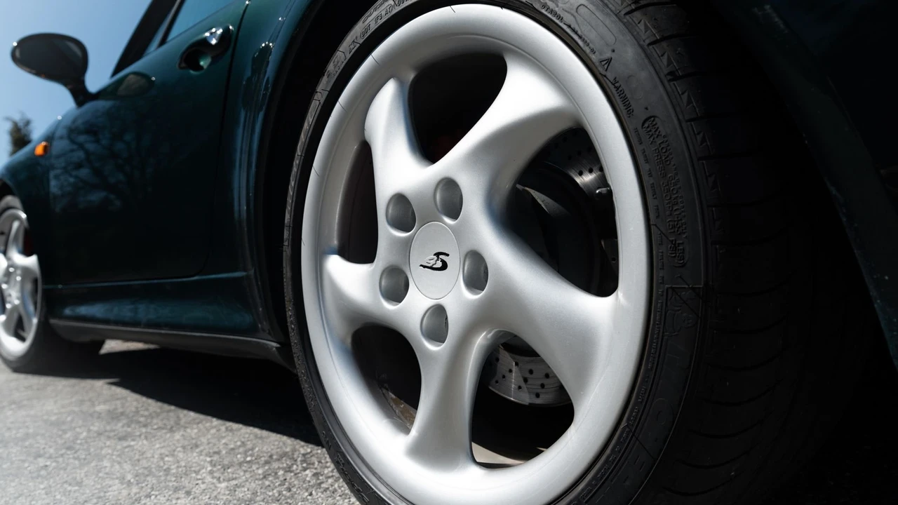 1998 Porsche 993 Carrera 4S - Image 10 of 31