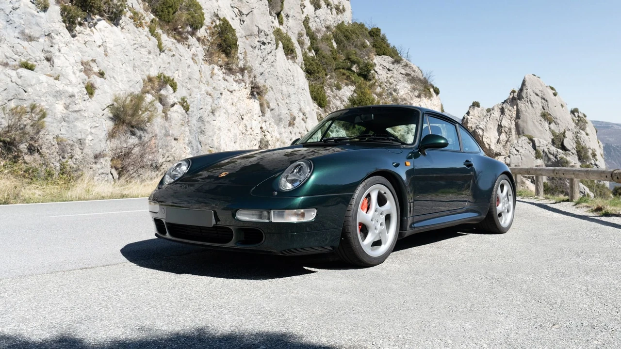 1998 Porsche 993 Carrera 4S - Image 12 of 31