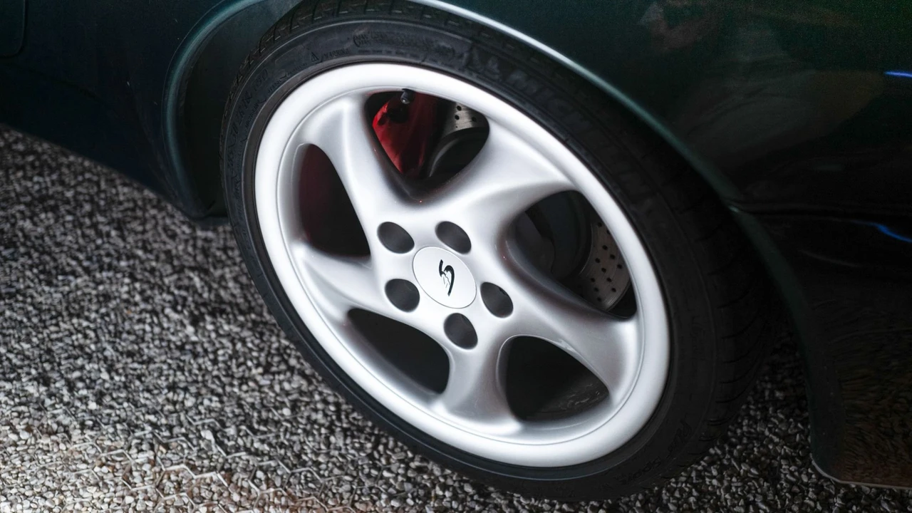 1998 Porsche 993 Carrera 4S - Image 17 of 31