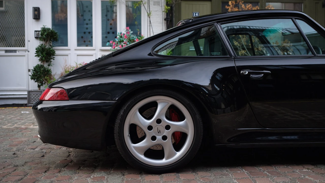 1998 Porsche 993 Carrera 4S - Image 25 of 31
