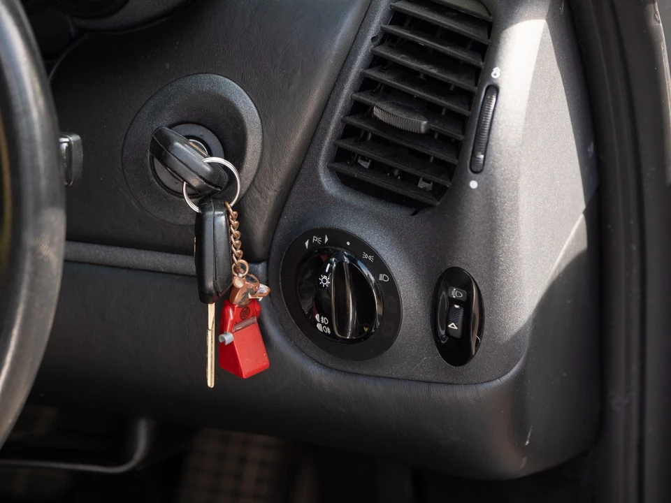 1998 Porsche 996 Carrera - Image 29 of 30