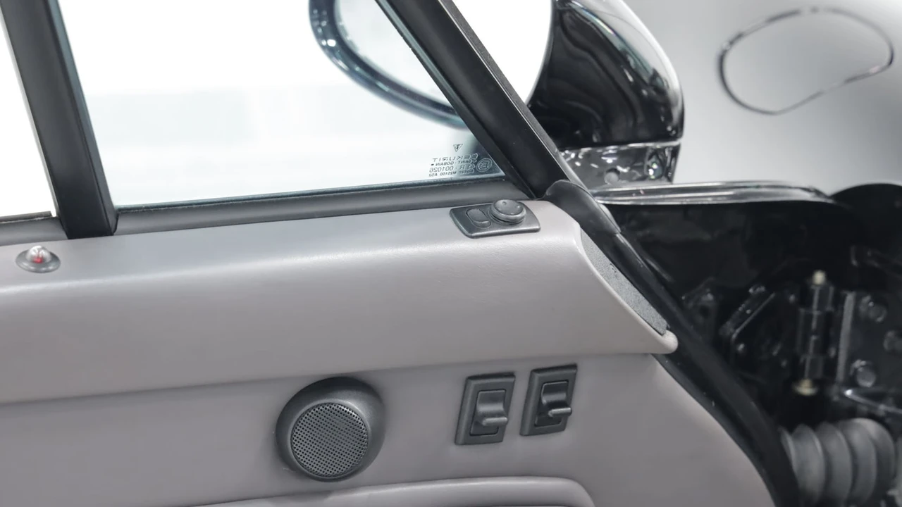 1998 Porsche 993 Carrera - Image 14 of 31