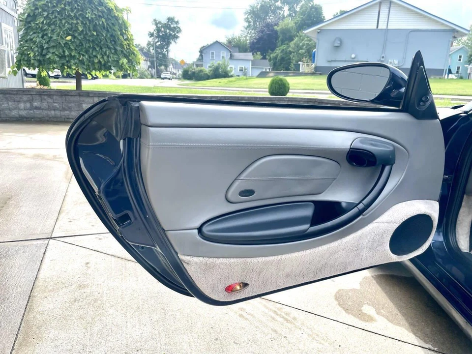 1998 Porsche 986 Boxster - Image 13 of 31