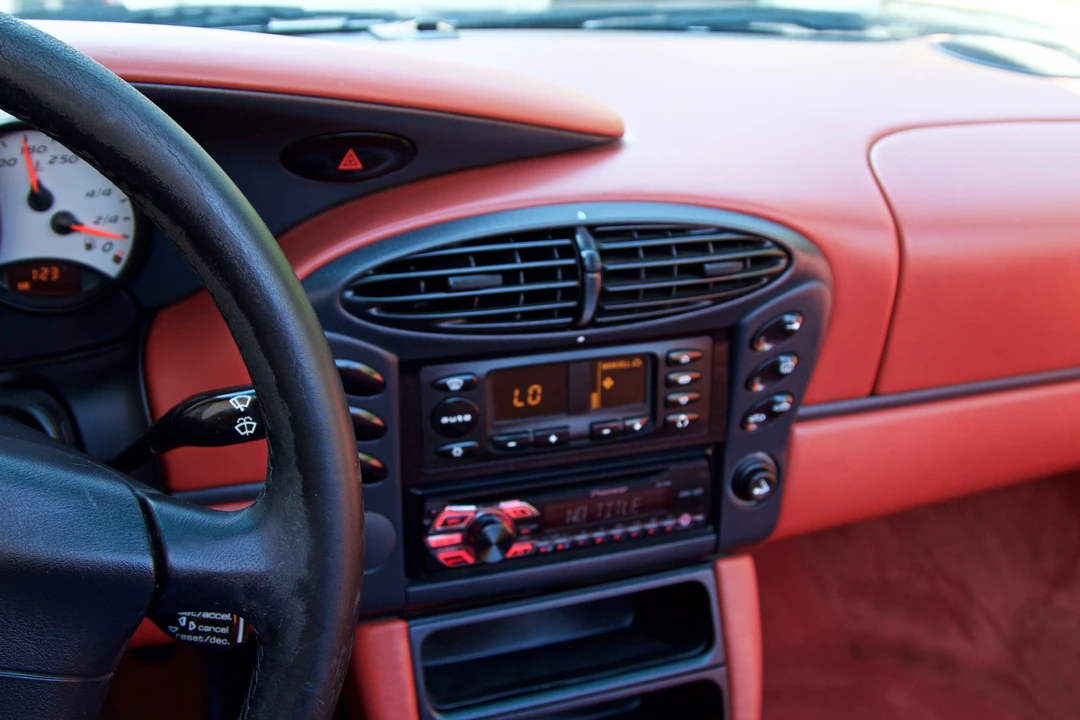1998 Porsche 986 Boxster - Image 28 of 31