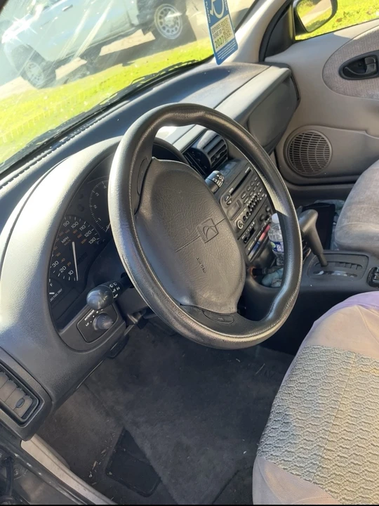 1998 Saturn - Image 4 of 9