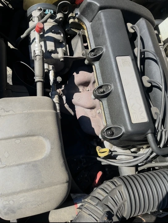 1998 Saturn - Image 8 of 9