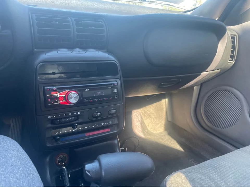 1998 Saturn - Image 8 of 12