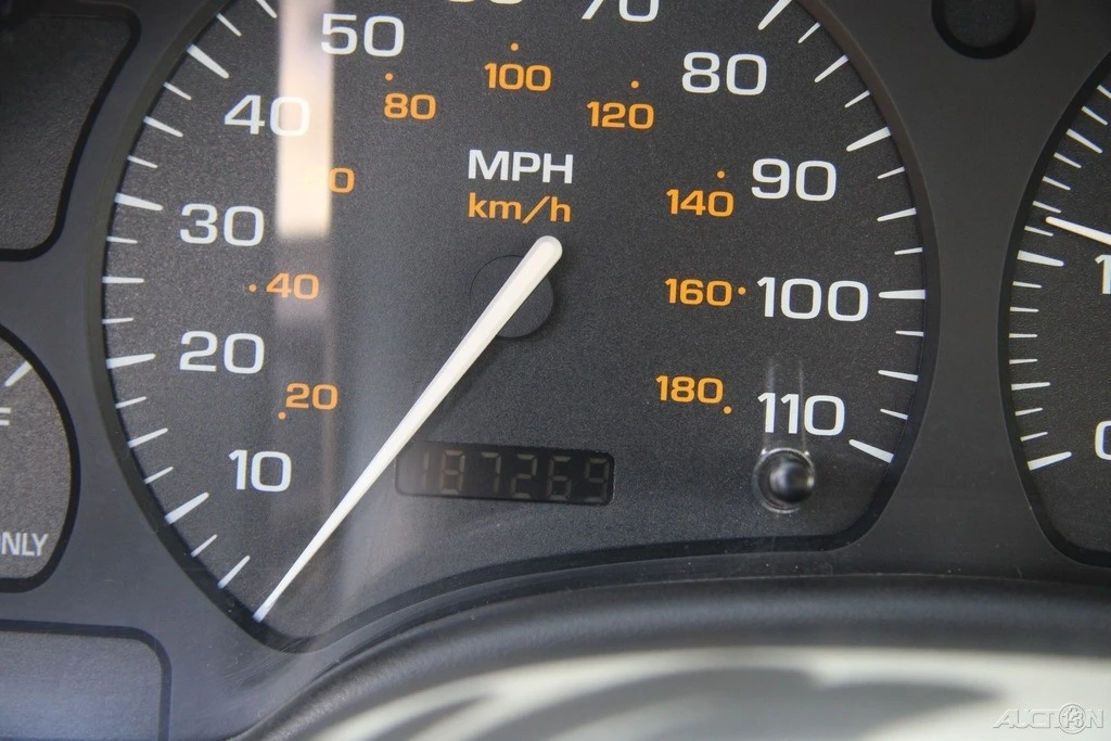 1998 Saturn - Image 17 of 21