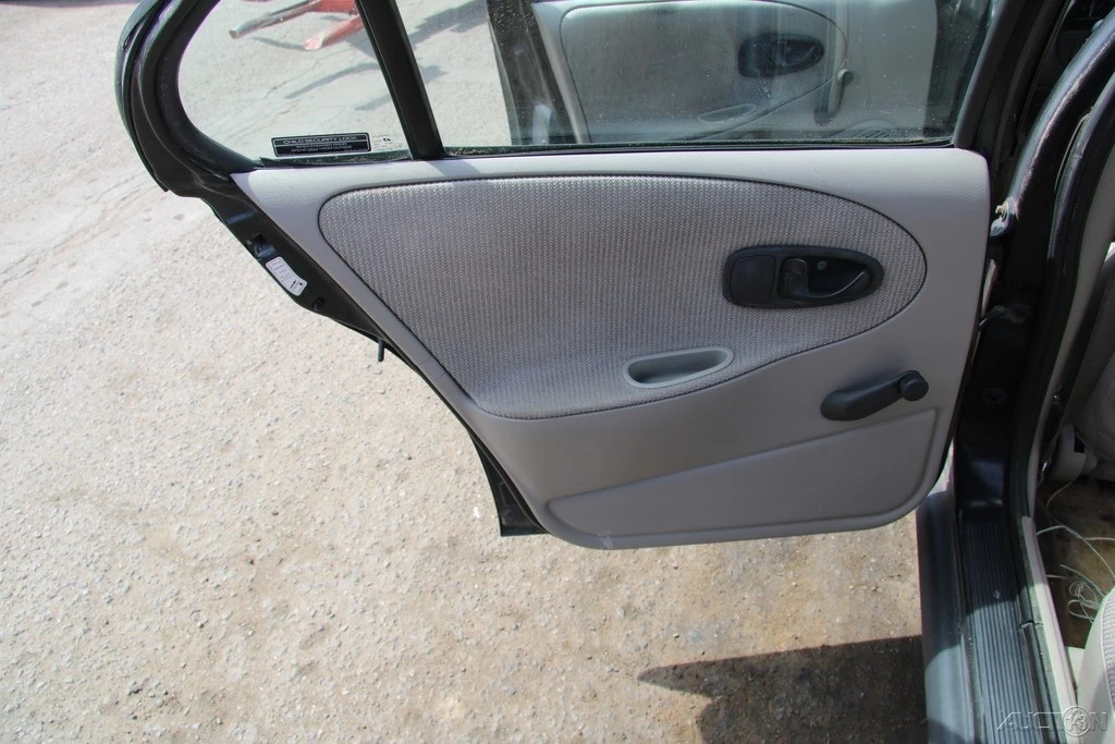 1998 Saturn - Image 20 of 21