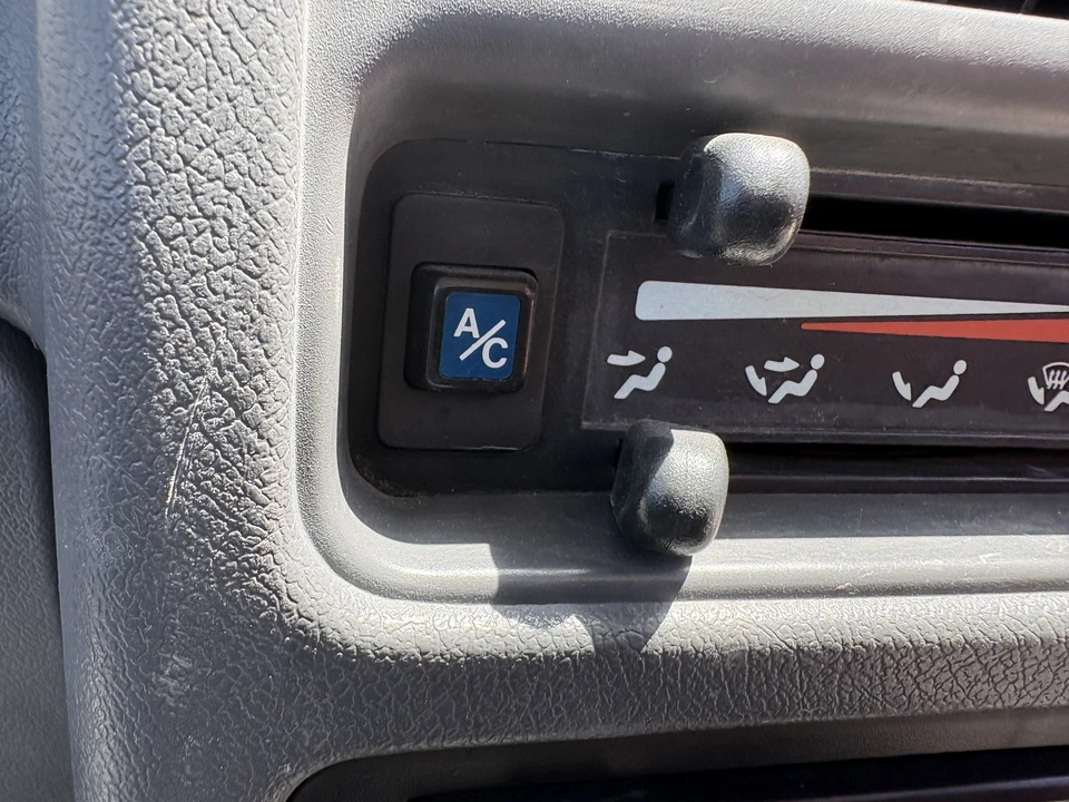 1998 Subaru Sambar 5th Gen - Image 18 of 31