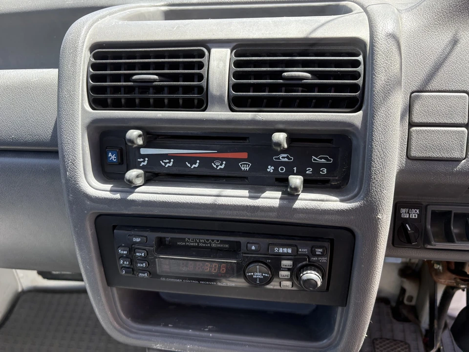 1998 Subaru Sambar 5th Gen - Image 16 of 31
