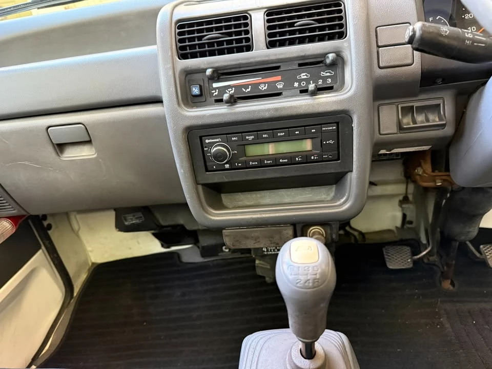 1998 Subaru Sambar 5th Gen - Image 10 of 12