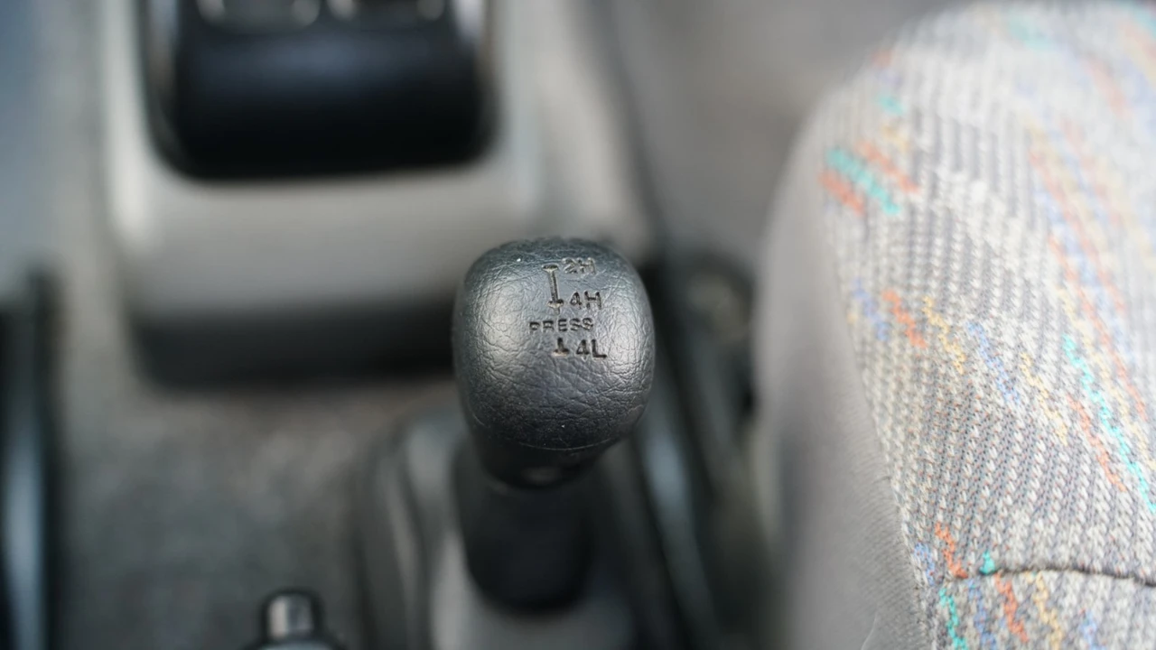 1998 Suzuki - Image 8 of 21