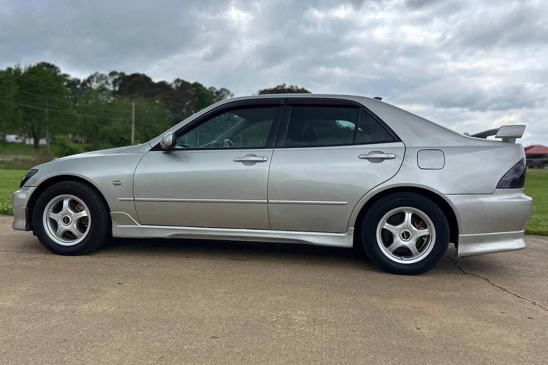1998 Toyota - Image 3 of 31