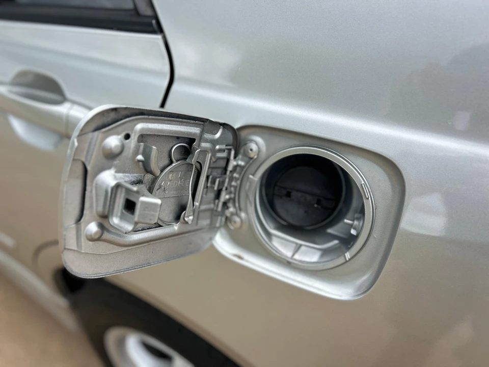 1998 Toyota - Image 30 of 31