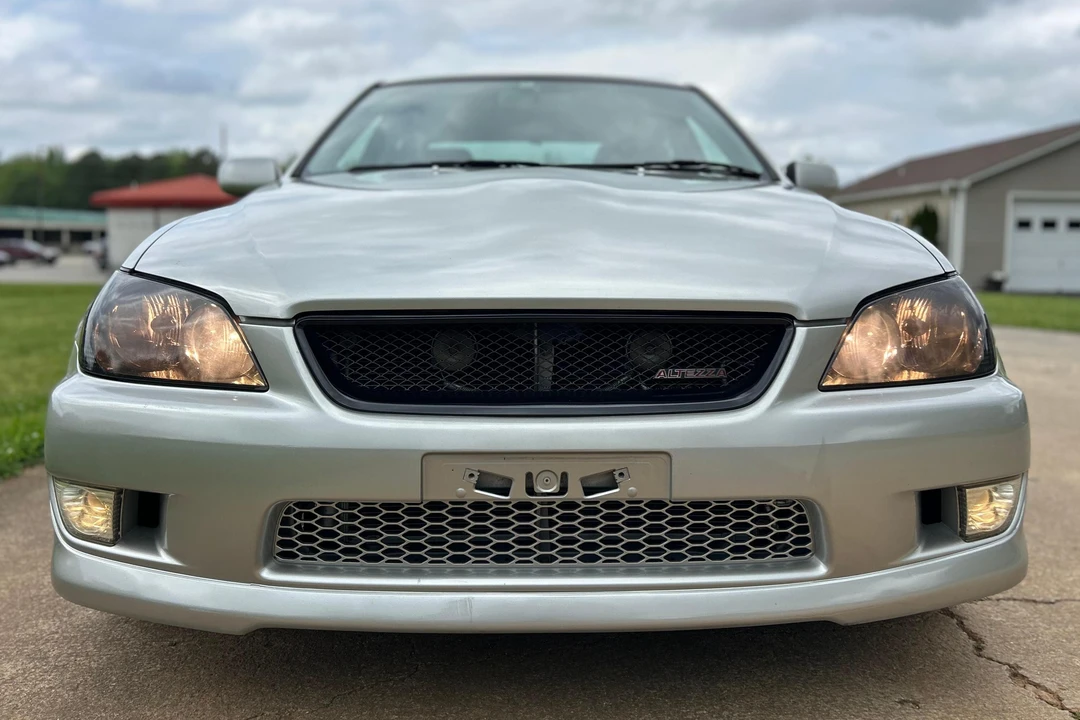 1998 Toyota - Image 2 of 31