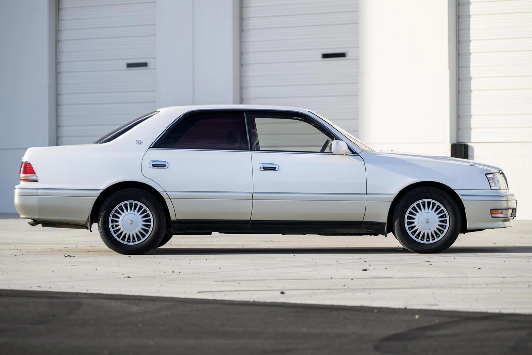 1998 Toyota Crown 10th Gen - Image 3 of 31