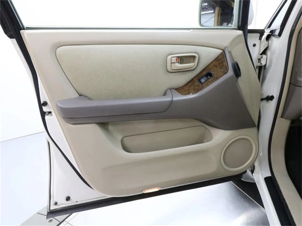 1998 Toyota - Image 19 of 31