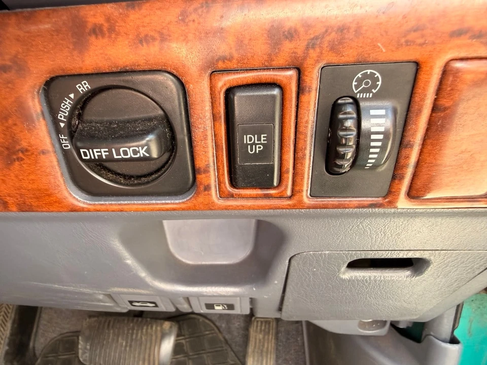 1998 Toyota J90 Land Cruiser Prado - Image 26 of 30
