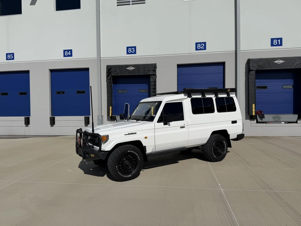 1998 Toyota J70 Land Cruiser - Image 6 of 21