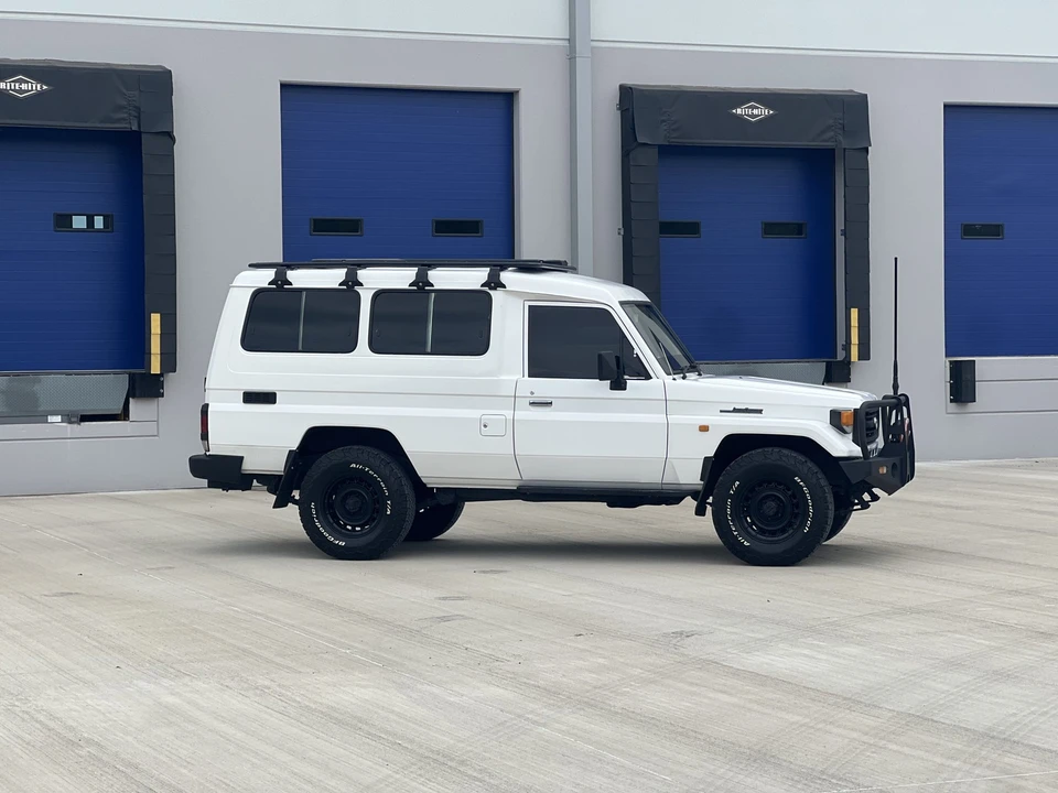 1998 Toyota J70 Land Cruiser - Image 14 of 21