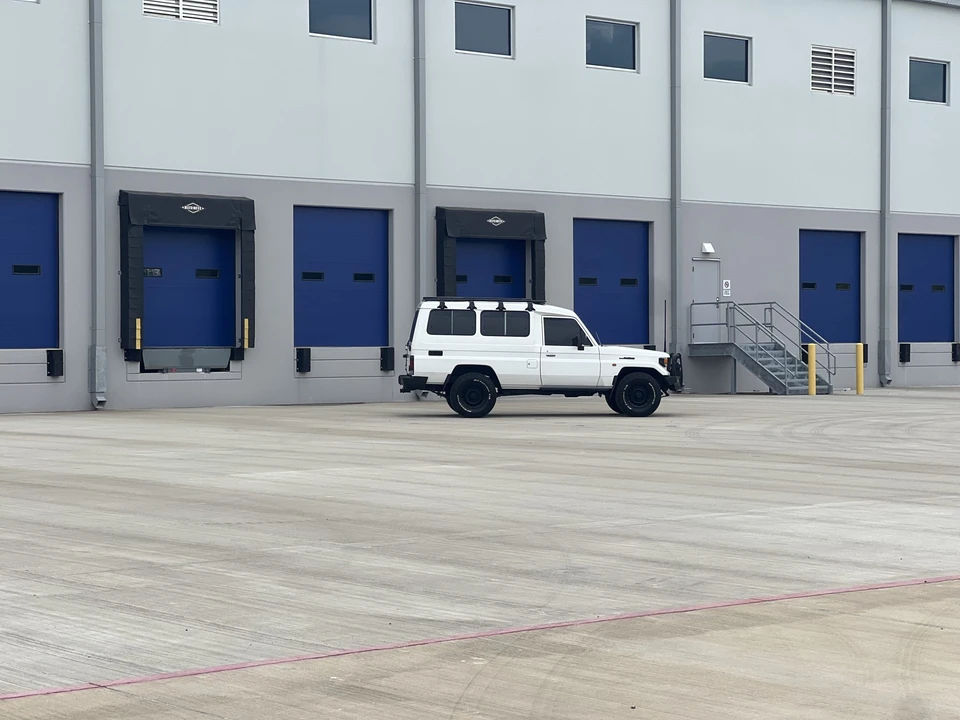 1998 Toyota J70 Land Cruiser - Image 13 of 21